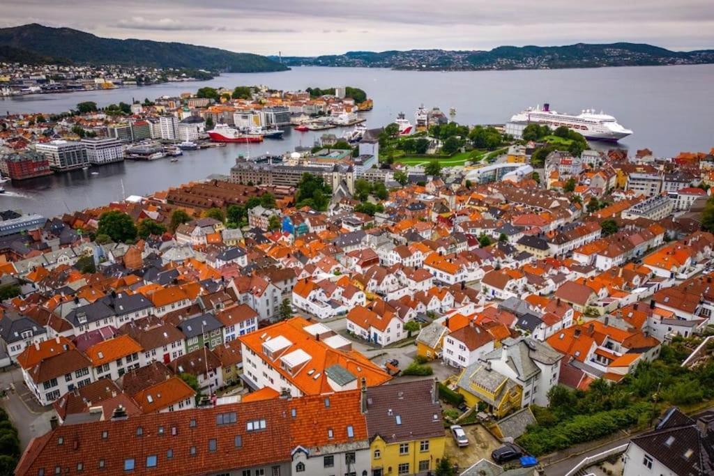 Leilighet I Bergens Vakreste Gate - Nydelig Utsikt Over Innseilingen Til Bergen! 外观 照片