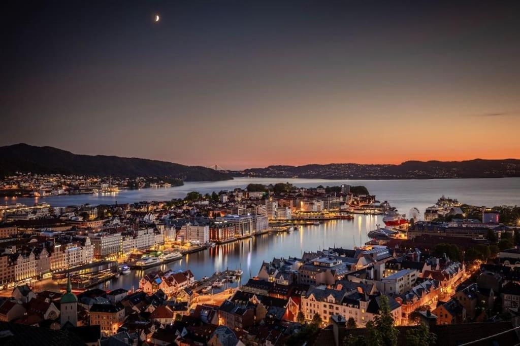 Leilighet I Bergens Vakreste Gate - Nydelig Utsikt Over Innseilingen Til Bergen! 外观 照片